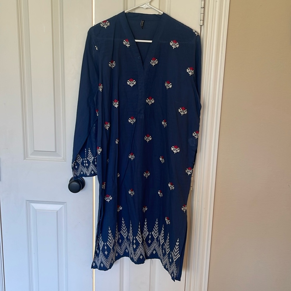 Beechtree Pakistani Indian kurta with embroidery in navy blue color.